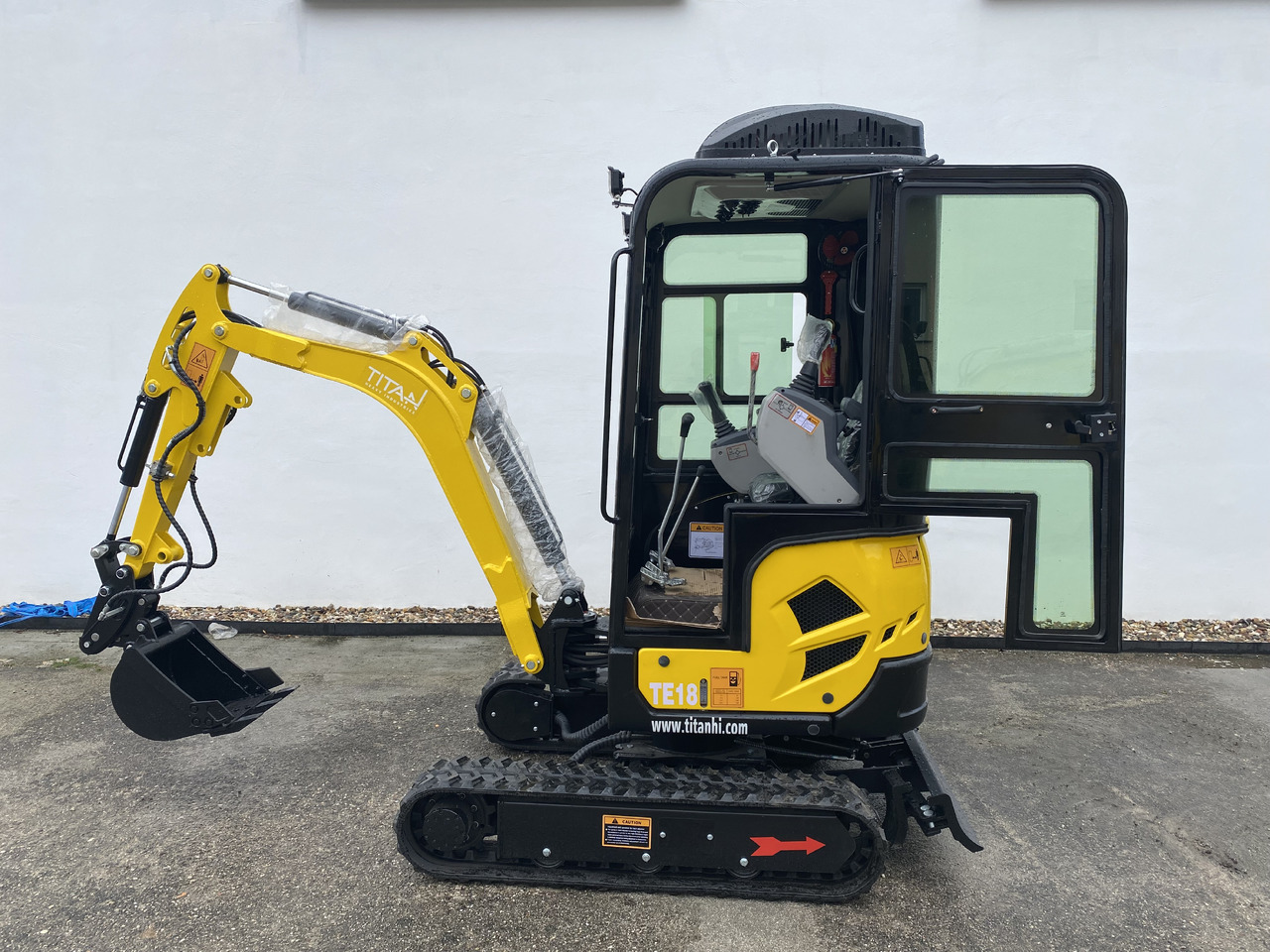 TITAN TE18 - Mini excavator: picture 2 TITAN TE18 - Mini excavator: picture 2