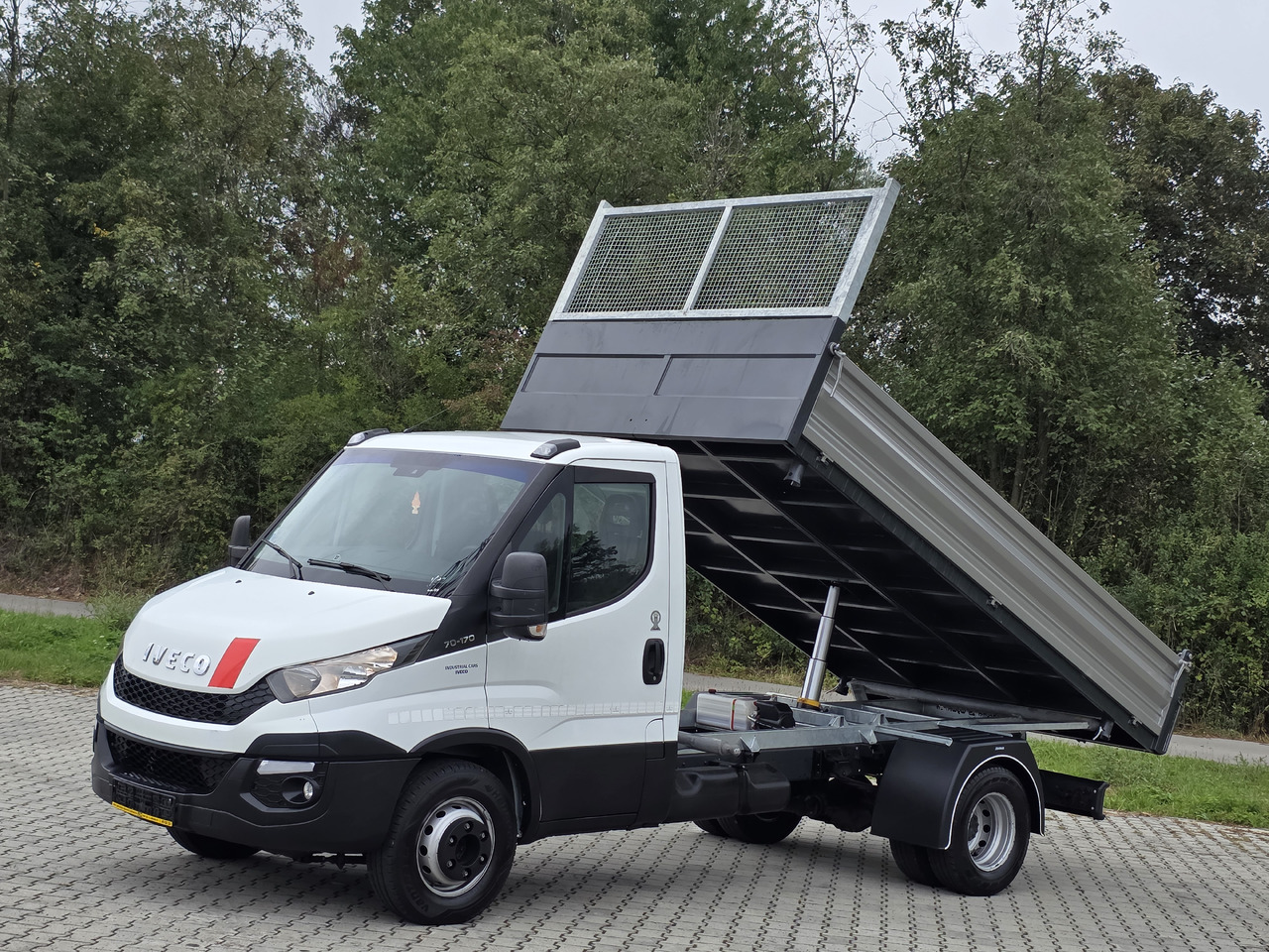 IVECO Daily 70c-17 Wywrotka 3.80 M ! Kiper 3-Stronny ! Klima ! 3.0 HPI * 170 Hp ! Super Stan ! Z Włoch ! - Tipper van: picture 1 IVECO Daily 70c-17 Wywrotka 3.80 M ! Kiper 3-Stronny ! Klima ! 3.0 HPI * 170 Hp ! Super Stan ! Z Włoch ! - Tipper van: picture 1