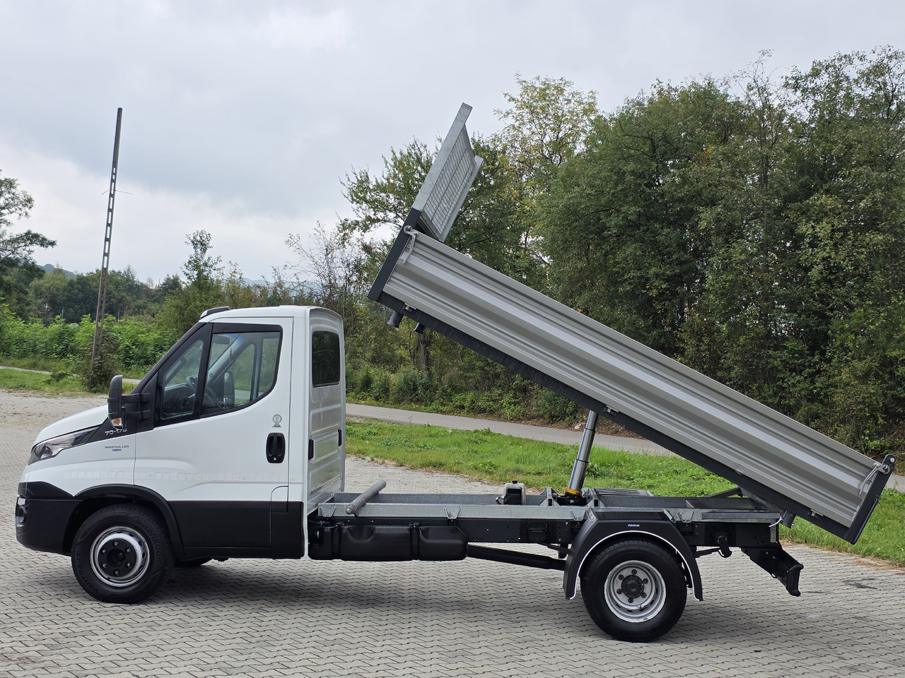 IVECO Daily 70c-17 Wywrotka 3.80 M ! Kiper 3-Stronny ! Klima ! 3.0 HPI * 170 Hp ! Super Stan ! Z Włoch ! - Tipper van: picture 4 IVECO Daily 70c-17 Wywrotka 3.80 M ! Kiper 3-Stronny ! Klima ! 3.0 HPI * 170 Hp ! Super Stan ! Z Włoch ! - Tipper van: picture 4