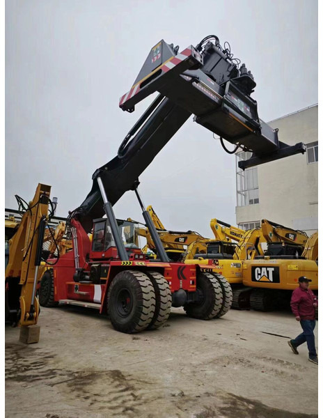 Kalmar DRF450 - Reach stacker: picture 5 Kalmar DRF450 - Reach stacker: picture 5