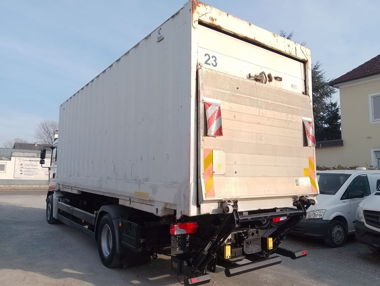 MAN TGA 18 320 - Container transporter/ Swap body truck: picture 3 MAN TGA 18 320 - Container transporter/ Swap body truck: picture 3