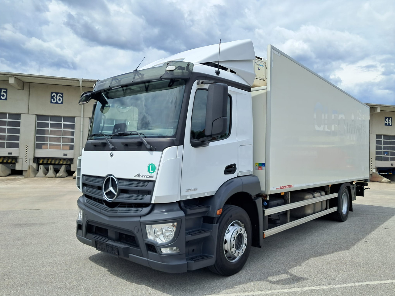 MERCEDES-BENZ Antos 2135 Kühlkoffer | Supra 850 | Standheizung - Refrigerated truck: picture 1 MERCEDES-BENZ Antos 2135 Kühlkoffer | Supra 850 | Standheizung - Refrigerated truck: picture 1
