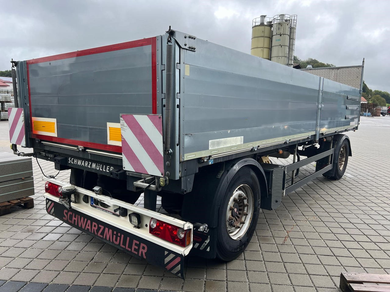 SCHWARZMÜLLER T- Serie SK 18 - Dropside/ Flatbed trailer: picture 4 SCHWARZMÜLLER T- Serie SK 18 - Dropside/ Flatbed trailer: picture 4
