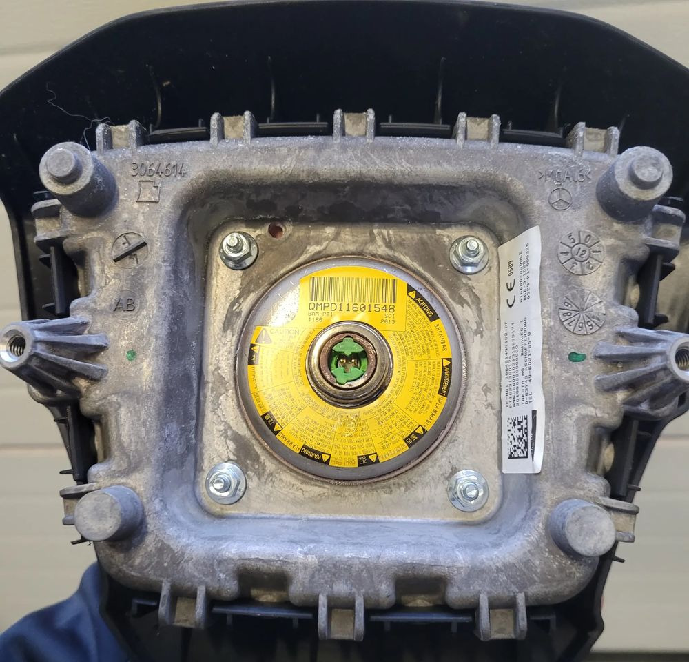 AIR BAG PODUSZKA MERCEDES ACTROS MP4 - Steering wheel for Truck: picture 2 AIR BAG PODUSZKA MERCEDES ACTROS MP4 - Steering wheel for Truck: picture 2