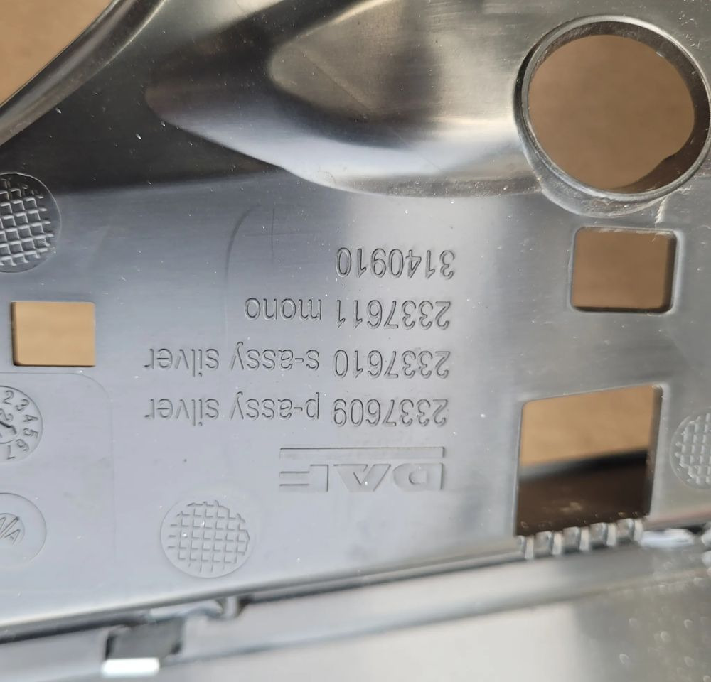 GRILL DAF XG XF NOWY MODEL ORYGINAŁ NOWY 2337609 - Grill for Truck: picture 5 GRILL DAF XG XF NOWY MODEL ORYGINAŁ NOWY 2337609 - Grill for Truck: picture 5