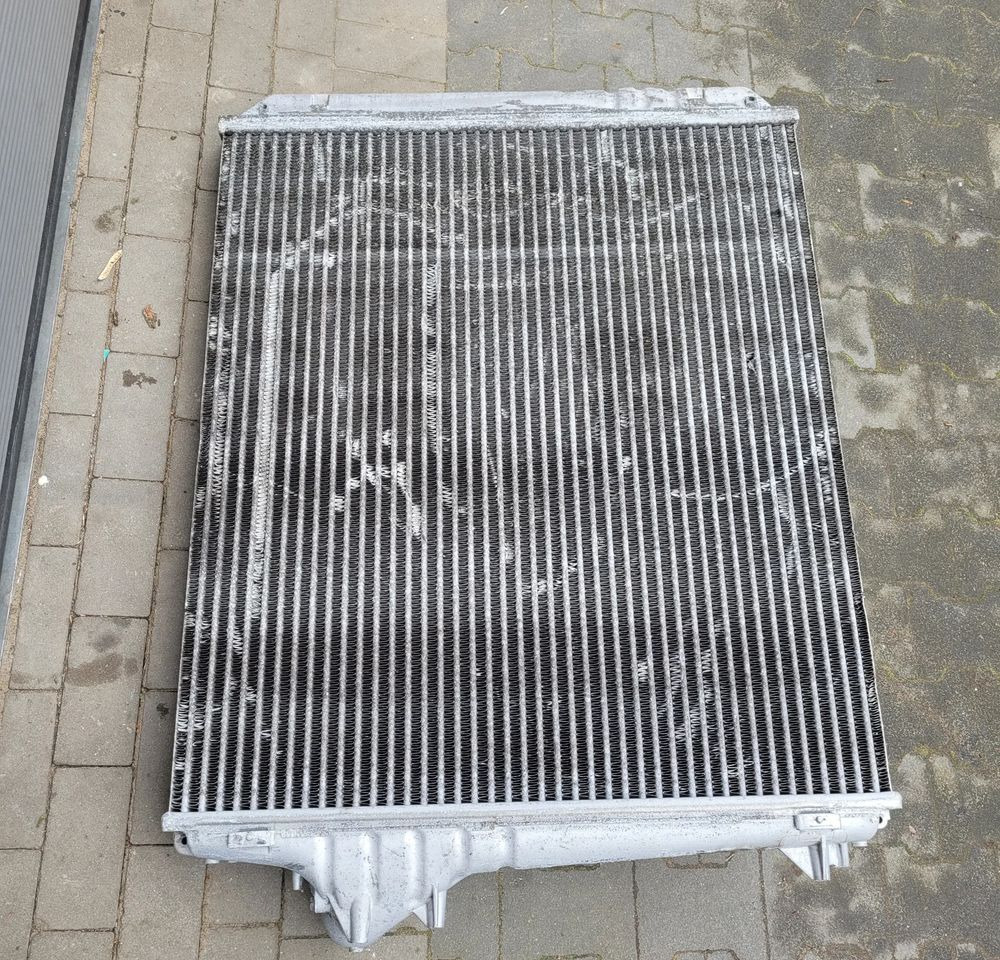 INTERCOOLER RENAULT GAMA T ORYGINAL SZCZELNA 7421892738 CHWALIM116 - Intercooler for Truck: picture 2 INTERCOOLER RENAULT GAMA T ORYGINAL SZCZELNA 7421892738 CHWALIM116 - Intercooler for Truck: picture 2