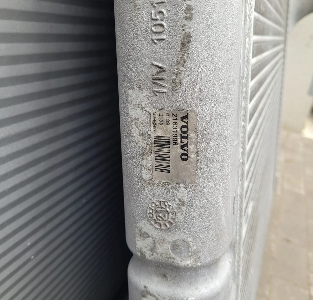 INTERCOOLER VOLVO FH4 ORYGINAŁ 21631996 SZCZELNY 2021R - Intercooler for Truck: picture 3 INTERCOOLER VOLVO FH4 ORYGINAŁ 21631996 SZCZELNY 2021R - Intercooler for Truck: picture 3