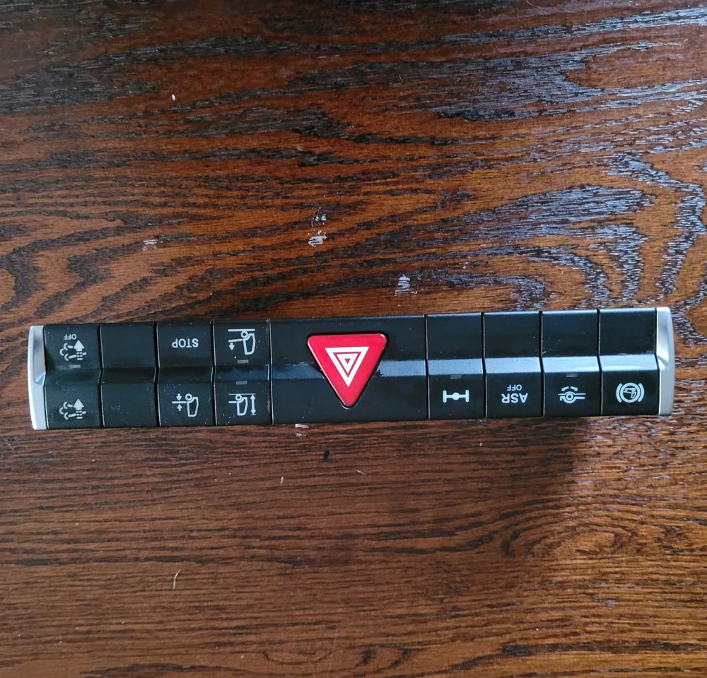 MODUŁ ŚWIATEŁ AWARYJNYCH ACTROS MP4 A9604460623 - Cab and interior for Truck: picture 1 MODUŁ ŚWIATEŁ AWARYJNYCH ACTROS MP4 A9604460623 - Cab and interior for Truck: picture 1