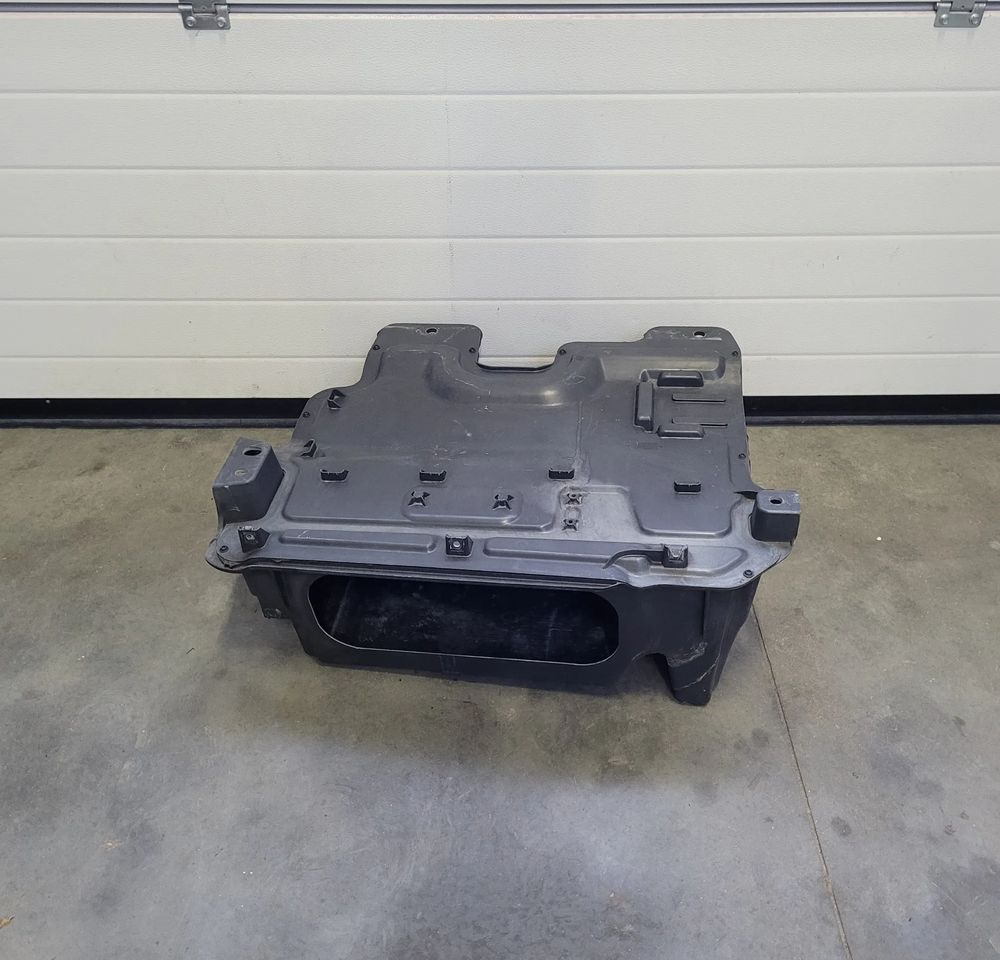 SCHOWEK BOCZNY RENAULT GAMA T 82226073 CHWALIM116 - Body and exterior for Truck: picture 1 SCHOWEK BOCZNY RENAULT GAMA T 82226073 CHWALIM116 - Body and exterior for Truck: picture 1