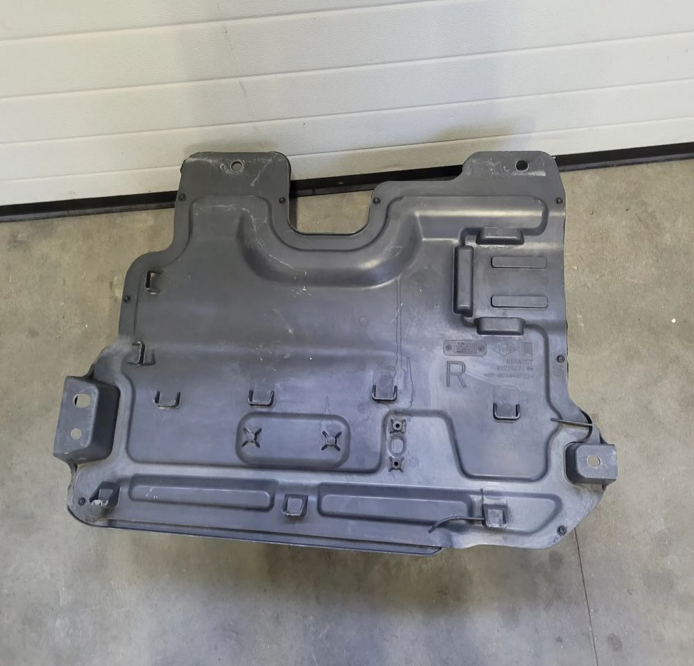 SCHOWEK BOCZNY RENAULT GAMA T 82226073 CHWALIM116 - Body and exterior for Truck: picture 4 SCHOWEK BOCZNY RENAULT GAMA T 82226073 CHWALIM116 - Body and exterior for Truck: picture 4