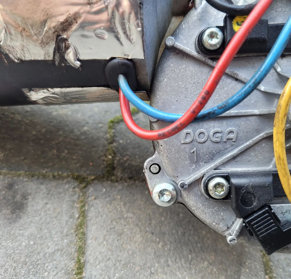 SILNICZEK WYCIERACZEK AUTOBUS DOGA CHWALIM116 - Wiper for Truck: picture 3 SILNICZEK WYCIERACZEK AUTOBUS DOGA CHWALIM116 - Wiper for Truck: picture 3