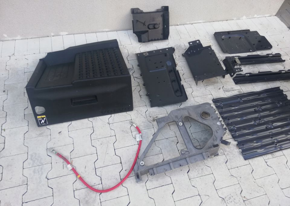 SKRZYNKA OBUDOWA AKUMULATORÓW VOLVO FH 4 - Body and exterior for Truck: picture 2 SKRZYNKA OBUDOWA AKUMULATORÓW VOLVO FH 4 - Body and exterior for Truck: picture 2