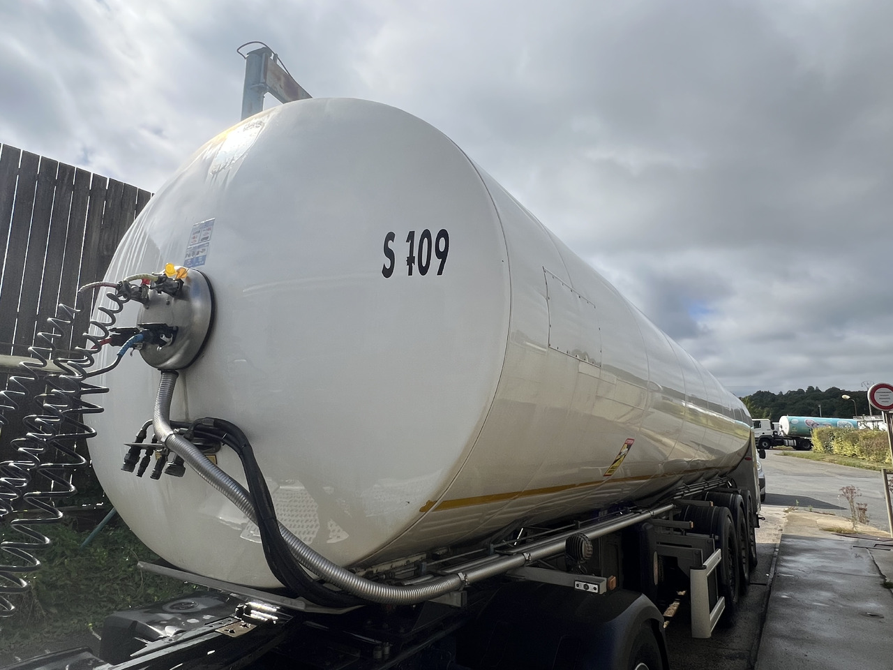 Maisonneue - Tanker semi-trailer: picture 2 Maisonneue - Tanker semi-trailer: picture 2