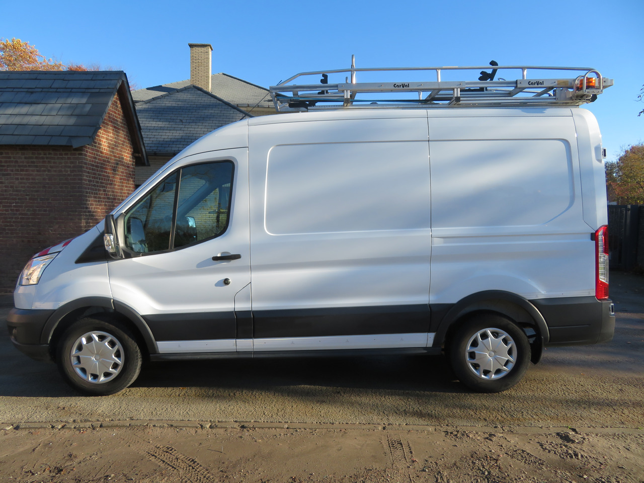 Ford Transit 2.0TDCi - L2H2 - Panel van: picture 4 Ford Transit 2.0TDCi - L2H2 - Panel van: picture 4