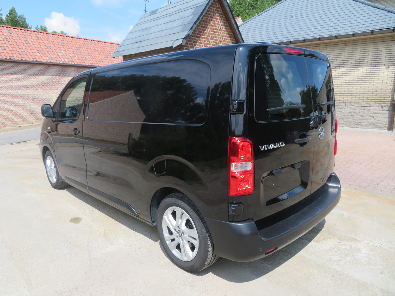 OPEL Vivaro Edition 2.0 Turbo - L2H1 - Small van: picture 5 OPEL Vivaro Edition 2.0 Turbo - L2H1 - Small van: picture 5