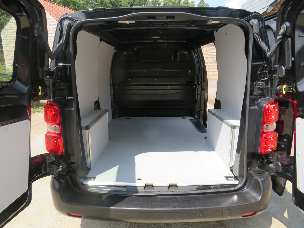 Small van OPEL Vivaro Edition 2.0 Turbo - L2H1: picture 10