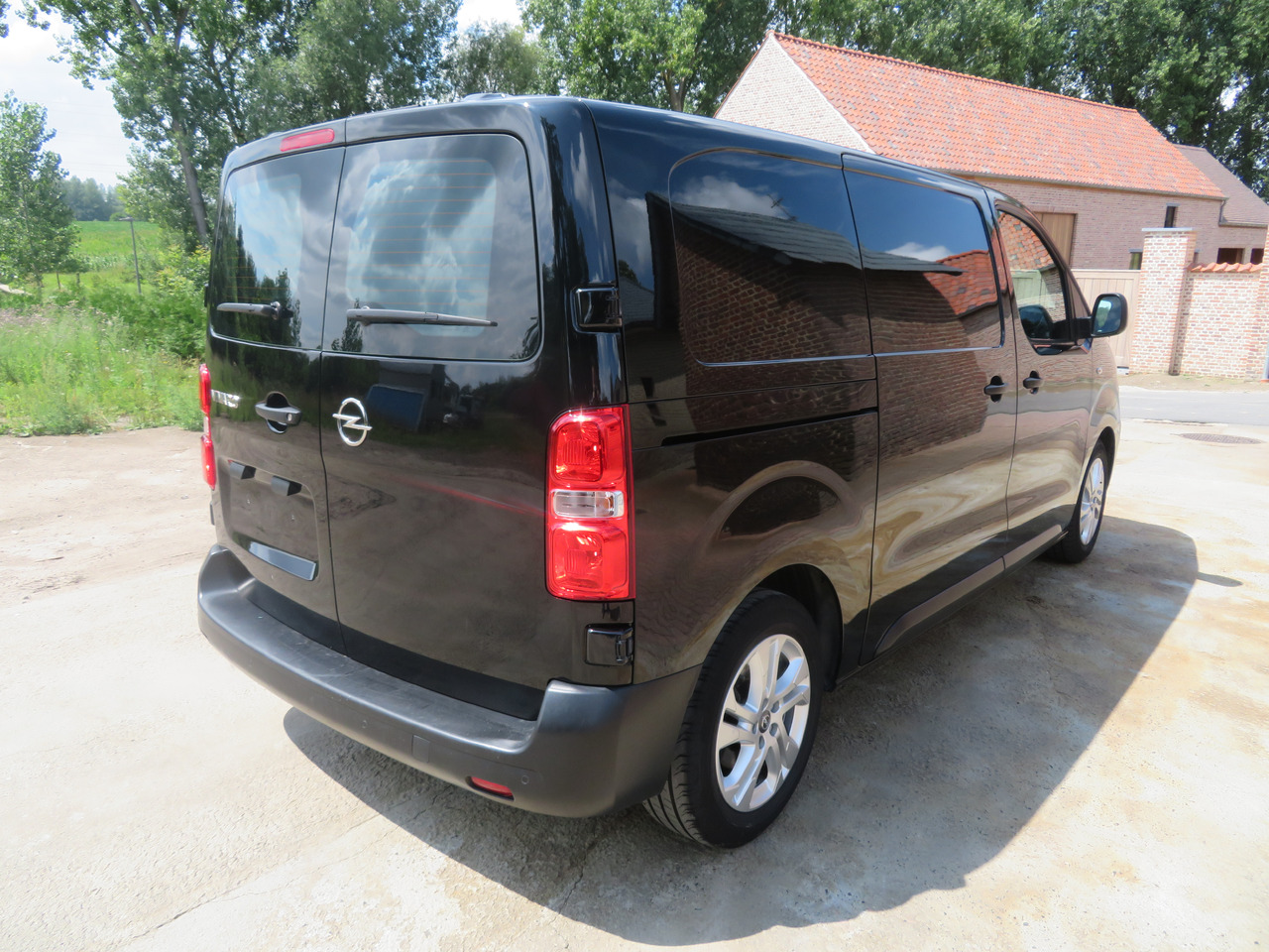 Small van OPEL Vivaro Edition 2.0 Turbo - L2H1: picture 7