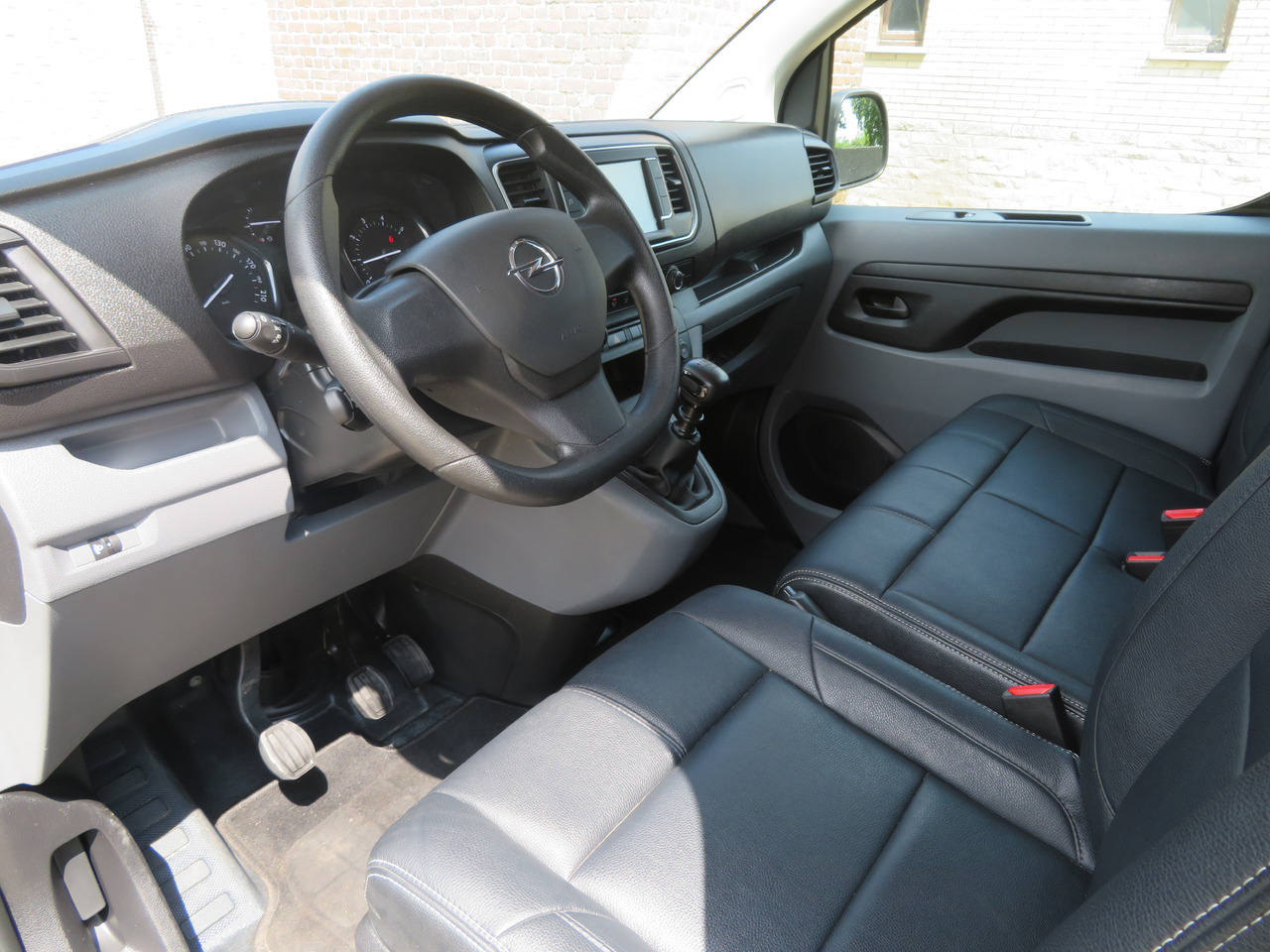 Small van OPEL Vivaro Edition 2.0 Turbo - L2H1: picture 11