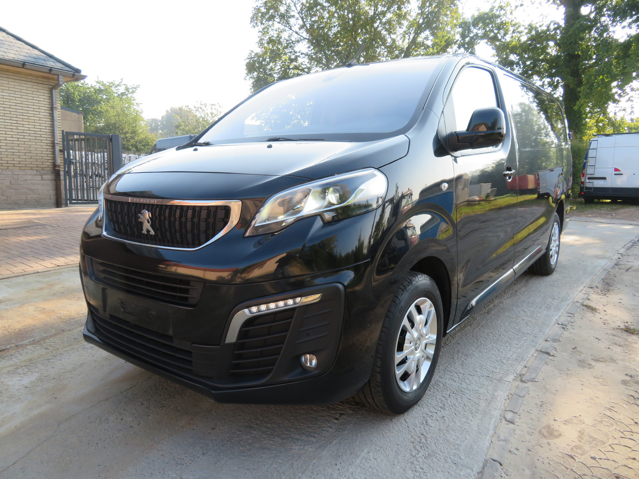 Peugeot Expert 2.0 BlueHDi - L3 - Automaat - Panel van: picture 3 Peugeot Expert 2.0 BlueHDi - L3 - Automaat - Panel van: picture 3