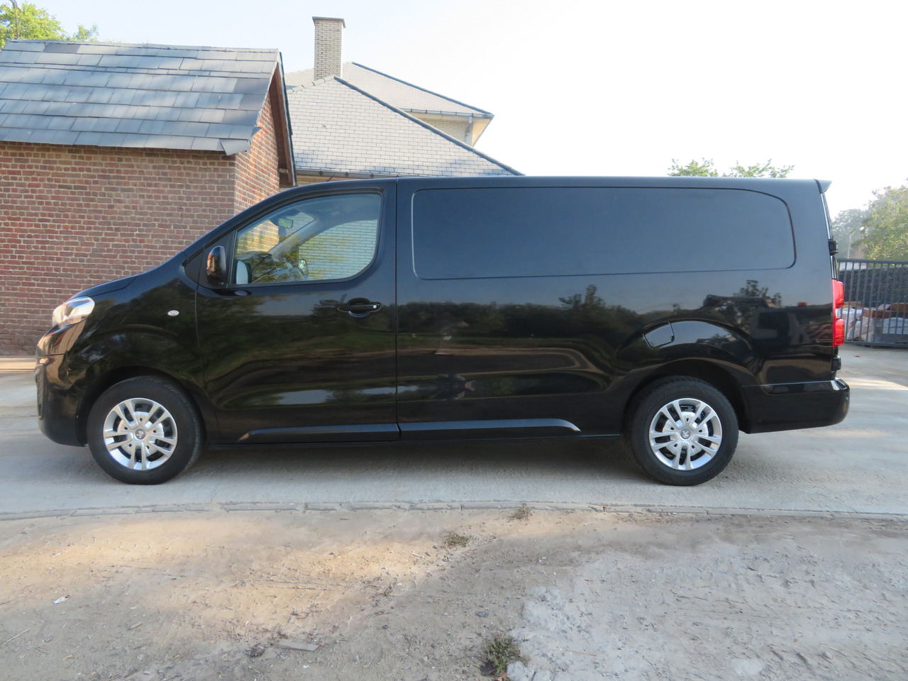 Peugeot Expert 2.0 BlueHDi - L3 - Automaat - Panel van: picture 4 Peugeot Expert 2.0 BlueHDi - L3 - Automaat - Panel van: picture 4