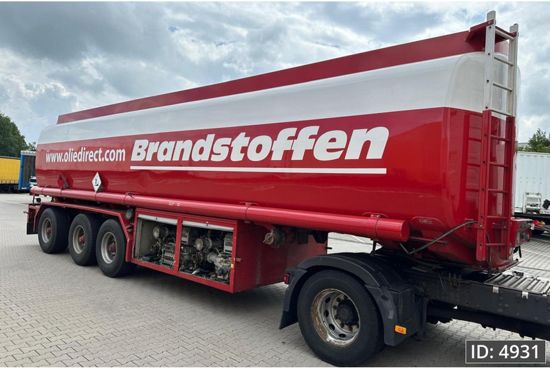 Burg BPO 16-28 / Fuel tanker / 47400L / 5 Comp / ADR, ADR - Tanker semi-trailer: picture 4 Burg BPO 16-28 / Fuel tanker / 47400L / 5 Comp / ADR, ADR - Tanker semi-trailer: picture 4