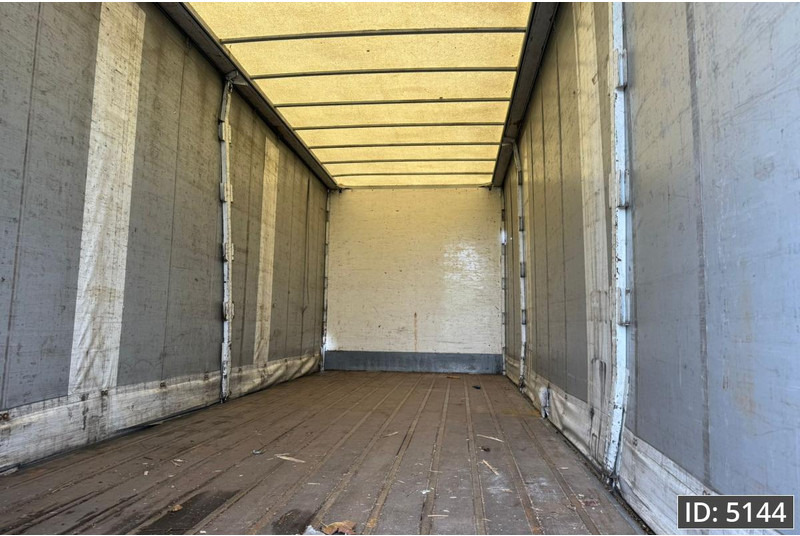 Scania P230 Day Cab, Euro 5, / Manual / 750x248x260 / DHOLLANDIA - Curtain side truck: picture 5 Scania P230 Day Cab, Euro 5, / Manual / 750x248x260 / DHOLLANDIA - Curtain side truck: picture 5