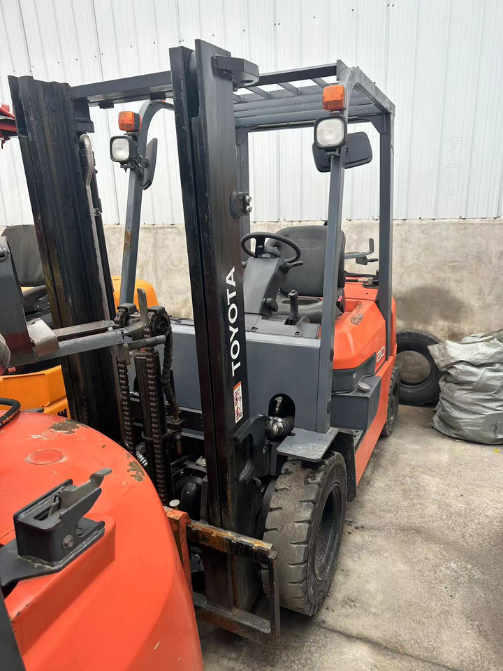 Construction machinery TOYOTA FD20 Forklift Click for Discount: picture 5 Construction machinery TOYOTA FD20 Forklift Click for Discount: picture 5