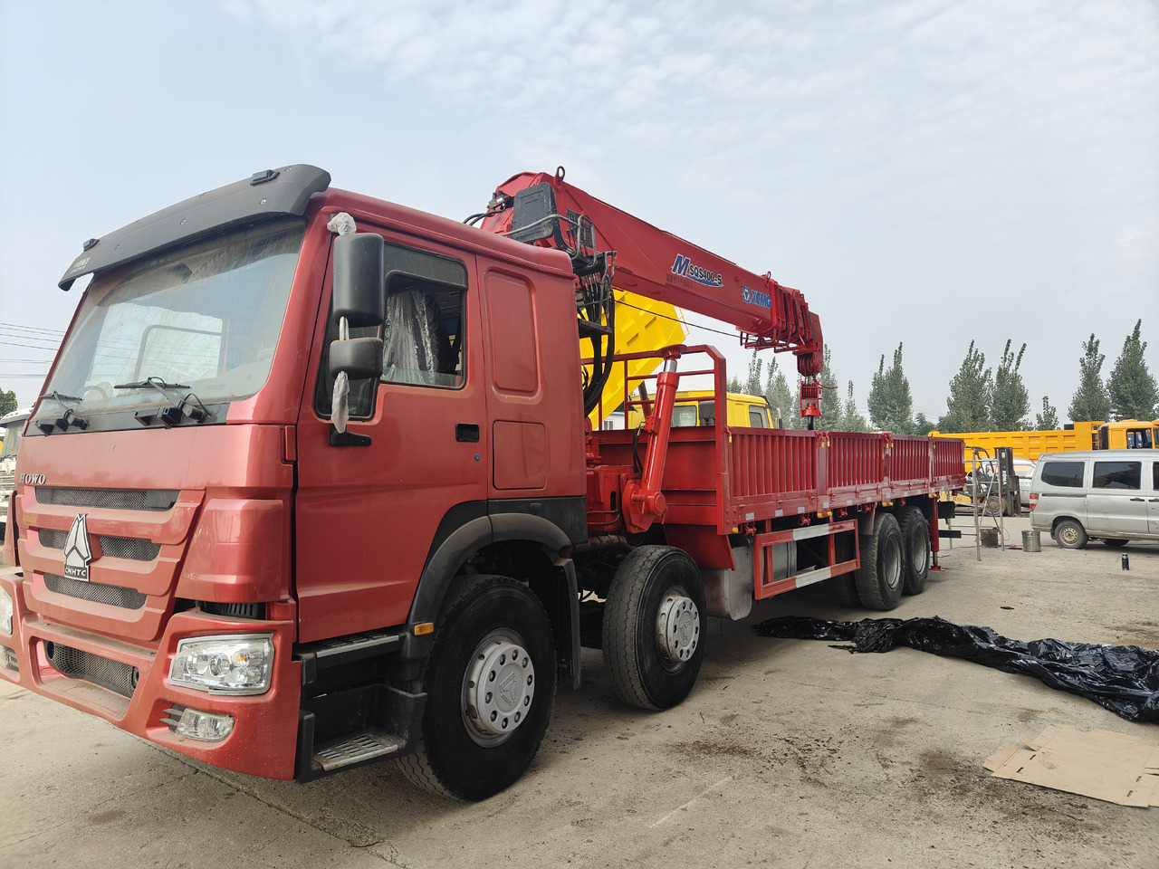 SINOTRUK HOWO 8X4 16 TONS CLICK HERE FOR DISCOUNT - Crane truck: picture 2 SINOTRUK HOWO 8X4 16 TONS CLICK HERE FOR DISCOUNT - Crane truck: picture 2