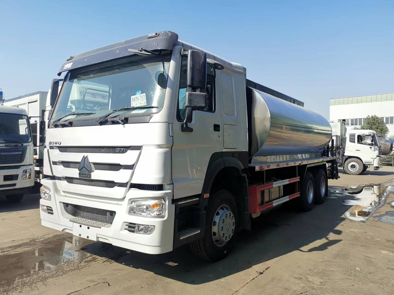 SINOTRUK HOWO CLICK HERE FOR DISCOUNT - Bitumen sprayer: picture 1 SINOTRUK HOWO CLICK HERE FOR DISCOUNT - Bitumen sprayer: picture 1