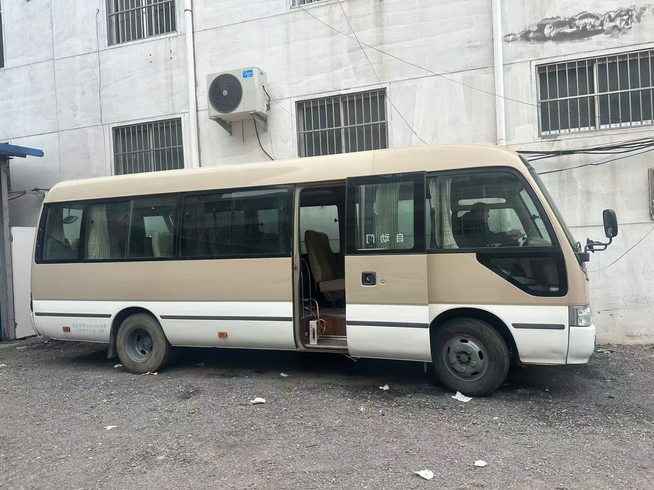 TOYOTA Coaster - Minibus, People carrier: picture 3 TOYOTA Coaster - Minibus, People carrier: picture 3