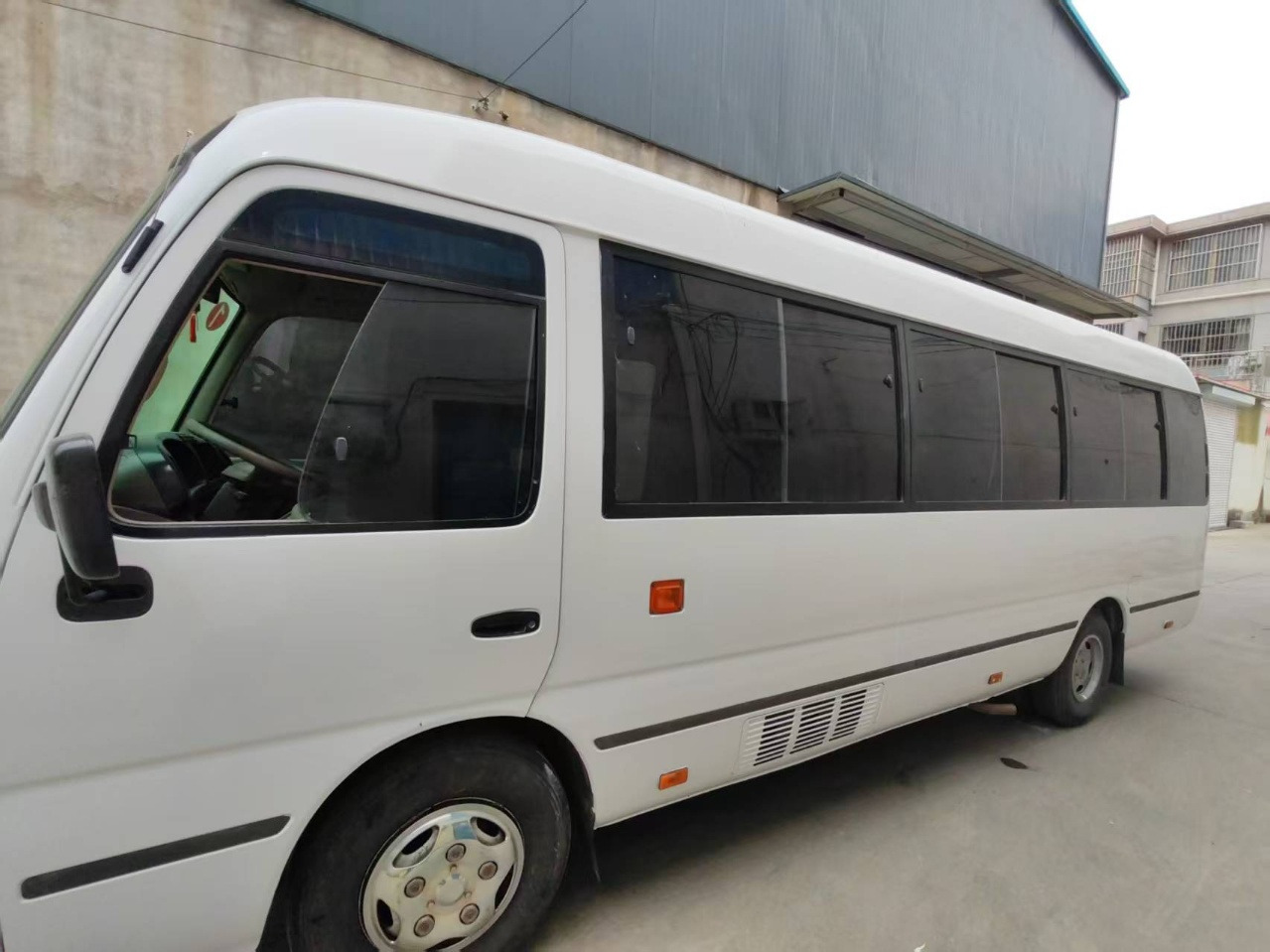 TOYOTA Coaster Mini Bus White - Minibus, People carrier: picture 5 TOYOTA Coaster Mini Bus White - Minibus, People carrier: picture 5