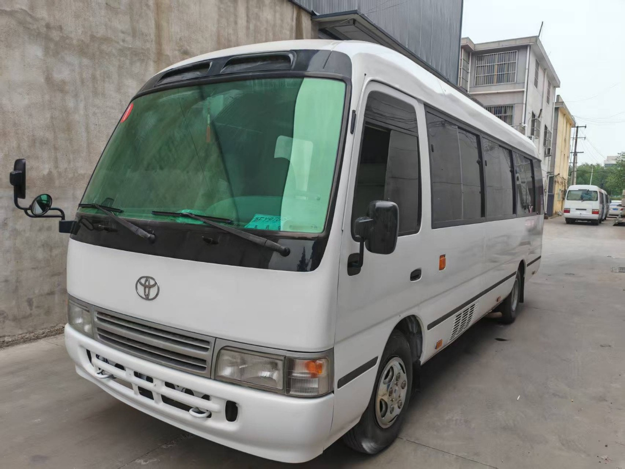 TOYOTA Hiace Bus 13 Seats - Coach: picture 1 TOYOTA Hiace Bus 13 Seats - Coach: picture 1