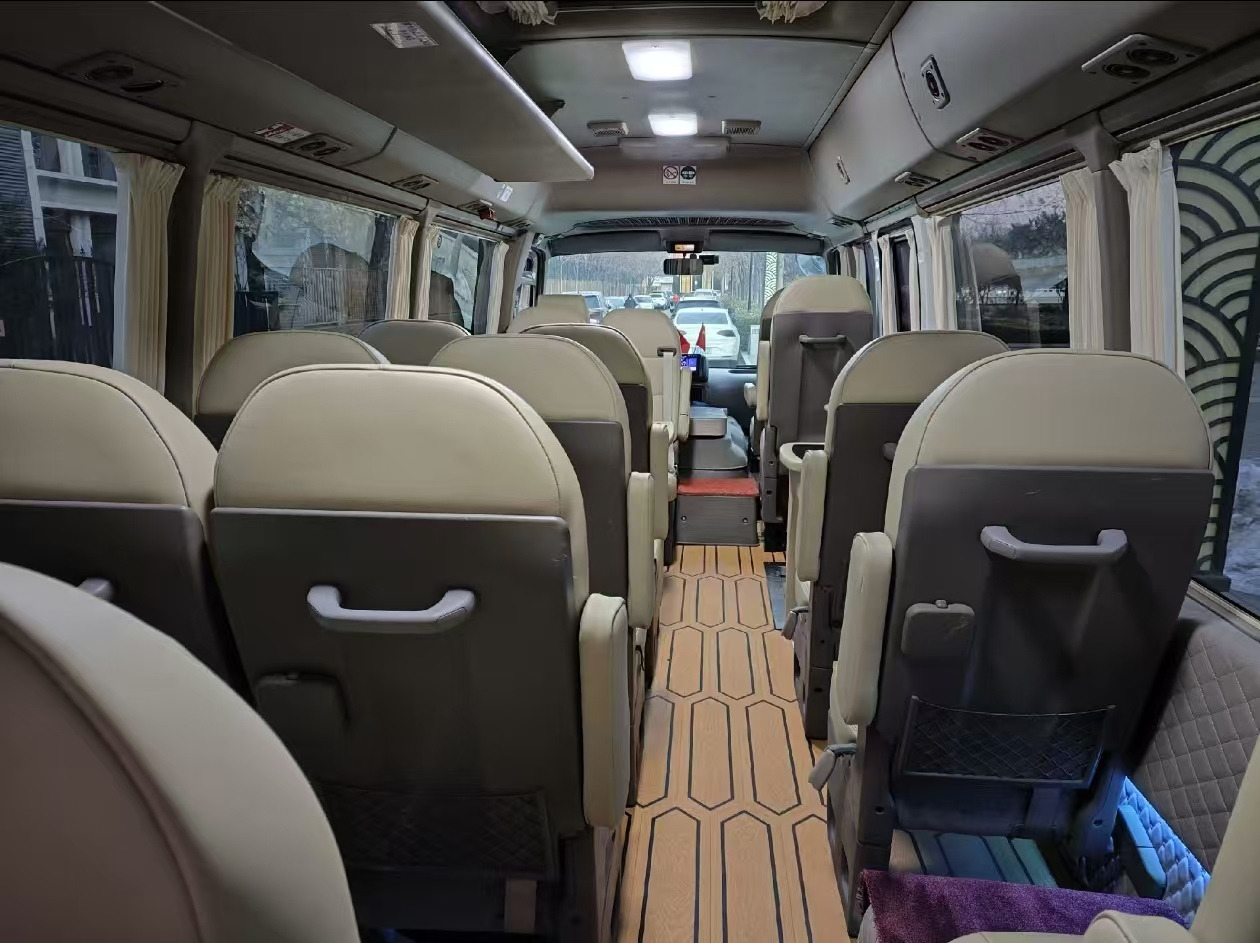 TOYOTA White Mini Bus Click Here for Discount - Coach: picture 2 TOYOTA White Mini Bus Click Here for Discount - Coach: picture 2