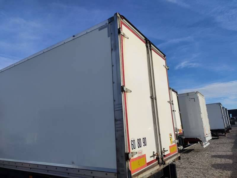 Semi-remorque 2 Essieux 27 TONNES FRET AERIEN 2 PORTES AR - Closed box semi-trailer: picture 4 Semi-remorque 2 Essieux 27 TONNES FRET AERIEN 2 PORTES AR - Closed box semi-trailer: picture 4
