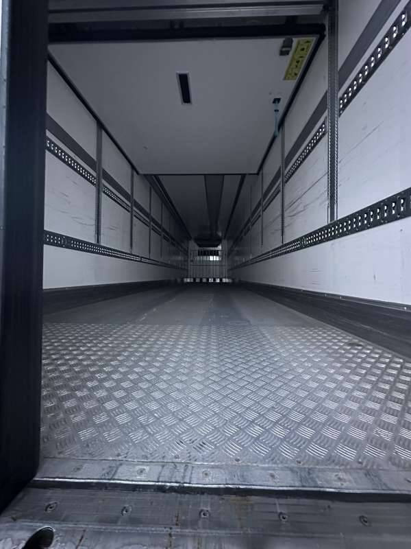 Semi-remorque 3 Essieux 38 TONNES HAYON CAISSE CHEREAU GROUPE CARRIER VECTOR 1950 MT DOUBLE PLANCHER - Refrigerated semi-trailer: picture 3 Semi-remorque 3 Essieux 38 TONNES HAYON CAISSE CHEREAU GROUPE CARRIER VECTOR 1950 MT DOUBLE PLANCHER - Refrigerated semi-trailer: picture 3