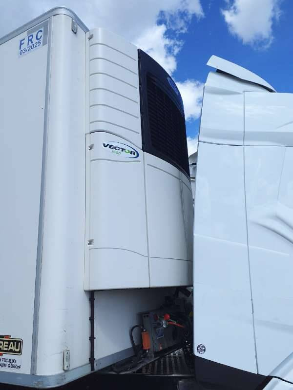 Semi-remorque 3 Essieux FRIGO 38 TONNES HAYON CAISSE CHEREAU GROUPE CARRIER VECTOR 1550 - Refrigerated semi-trailer: picture 2 Semi-remorque 3 Essieux FRIGO 38 TONNES HAYON CAISSE CHEREAU GROUPE CARRIER VECTOR 1550 - Refrigerated semi-trailer: picture 2