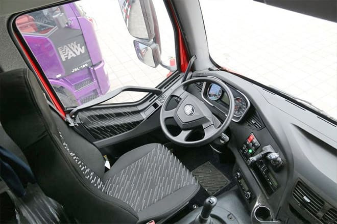 FAW Faw J6P Box Truck 4X2 for Sale in Sierra Leone - Box truck: picture 4 FAW Faw J6P Box Truck 4X2 for Sale in Sierra Leone - Box truck: picture 4