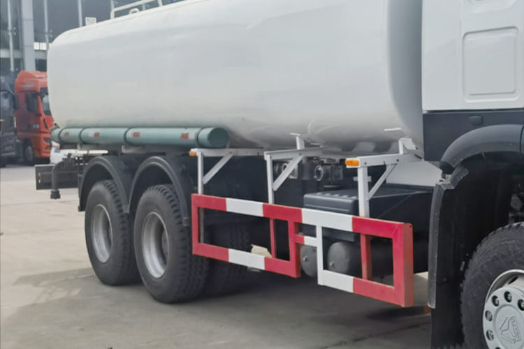Howo Howo Water Tank Truck for Sale in Zambia - Tanker truck: picture 5 Howo Howo Water Tank Truck for Sale in Zambia - Tanker truck: picture 5