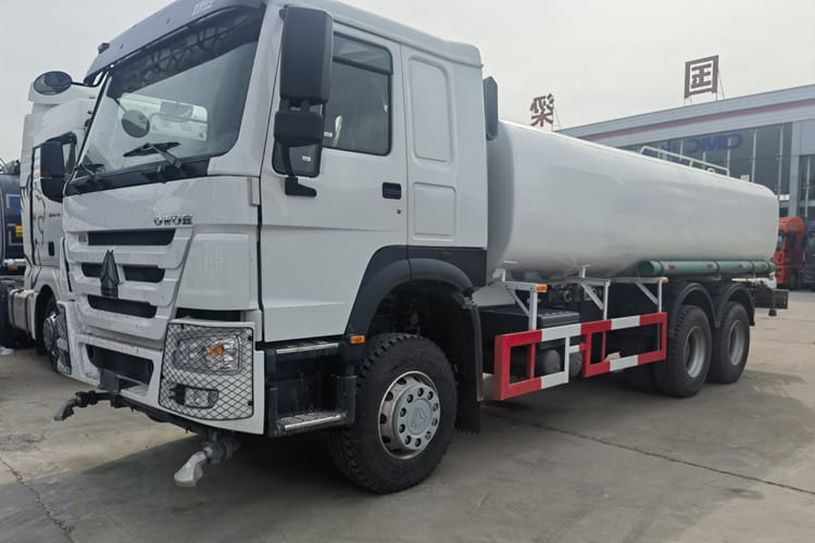 Howo Howo Water Tank Truck for Sale in Zambia - Tanker truck: picture 1 Howo Howo Water Tank Truck for Sale in Zambia - Tanker truck: picture 1
