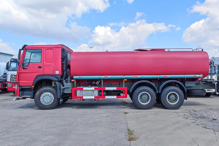 Howo Howo Water Truck for Sale in Nigeria - Tanker truck: picture 3 Howo Howo Water Truck for Sale in Nigeria - Tanker truck: picture 3
