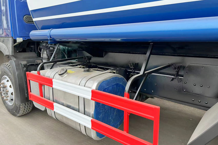 Howo Water Sprinkler Truck for Sale in Mali - Tanker truck: picture 4 Howo Water Sprinkler Truck for Sale in Mali - Tanker truck: picture 4