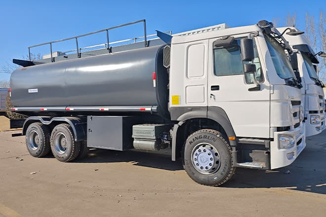 SINOTRUK 2025 New Howo Oil Tanker Trucks for Sale in Congo - Tanker truck: picture 1 SINOTRUK 2025 New Howo Oil Tanker Trucks for Sale in Congo - Tanker truck: picture 1