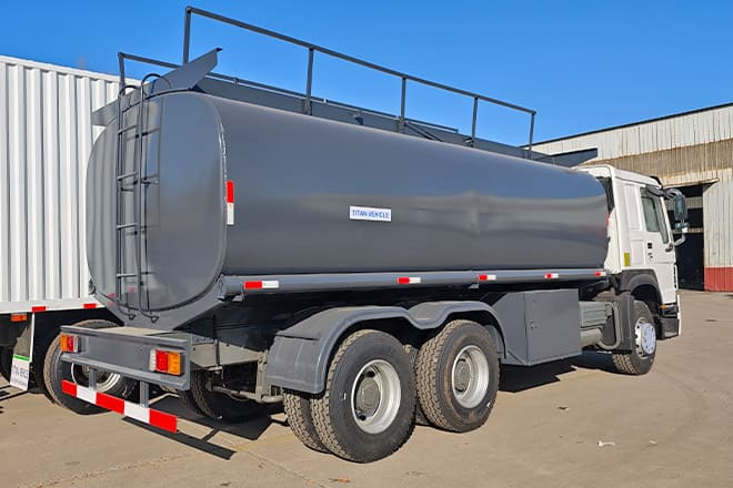 SINOTRUK 2025 New Howo Oil Tanker Trucks for Sale in Congo - Tanker truck: picture 3 SINOTRUK 2025 New Howo Oil Tanker Trucks for Sale in Congo - Tanker truck: picture 3