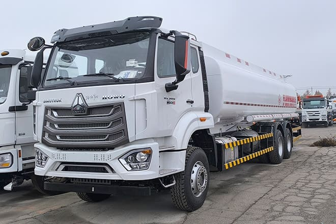 SINOTRUK Howo 380 Petrol Tanker Truck Price for Sale in Sierra Leone - Tanker truck: picture 4 SINOTRUK Howo 380 Petrol Tanker Truck Price for Sale in Sierra Leone - Tanker truck: picture 4