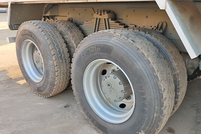 SINOTRUK Sino Howo 8x4 Dump Truck 371 for Sale in Sierra Leone - Tipper: picture 5 SINOTRUK Sino Howo 8x4 Dump Truck 371 for Sale in Sierra Leone - Tipper: picture 5