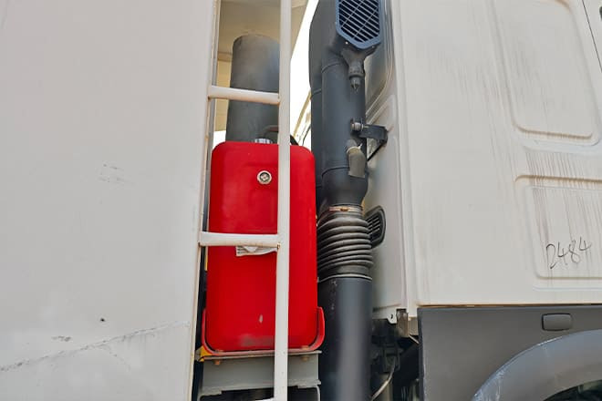 SINOTRUK Sino Howo 8x4 Dump Truck 371 for Sale in Sierra Leone - Tipper: picture 3 SINOTRUK Sino Howo 8x4 Dump Truck 371 for Sale in Sierra Leone - Tipper: picture 3