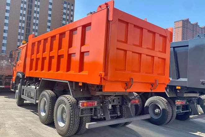 SINOTRUK Sinotruk Howo 336 6X4 Tipper for Sale in Ghana - Tipper: picture 2 SINOTRUK Sinotruk Howo 336 6X4 Tipper for Sale in Ghana - Tipper: picture 2