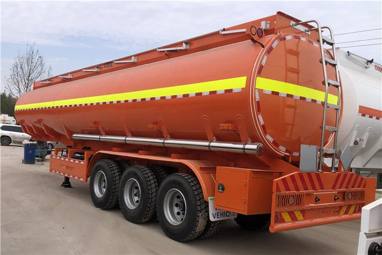 TITAN 45000 Liters Fuel Oil Diesel Tanker Trailer for Sale In Saudi Arabia - Tanker semi-trailer: picture 4 TITAN 45000 Liters Fuel Oil Diesel Tanker Trailer for Sale In Saudi Arabia - Tanker semi-trailer: picture 4
