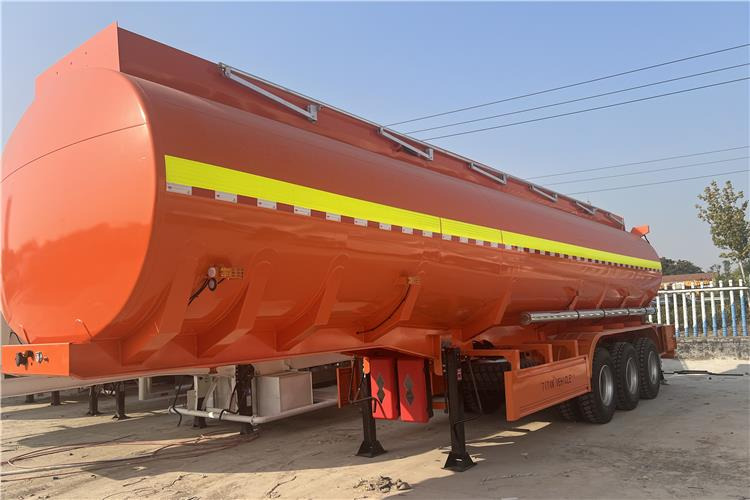 TITAN 45000 Liters Fuel Oil Diesel Tanker Trailer for Sale In Saudi Arabia - Tanker semi-trailer: picture 3 TITAN 45000 Liters Fuel Oil Diesel Tanker Trailer for Sale In Saudi Arabia - Tanker semi-trailer: picture 3