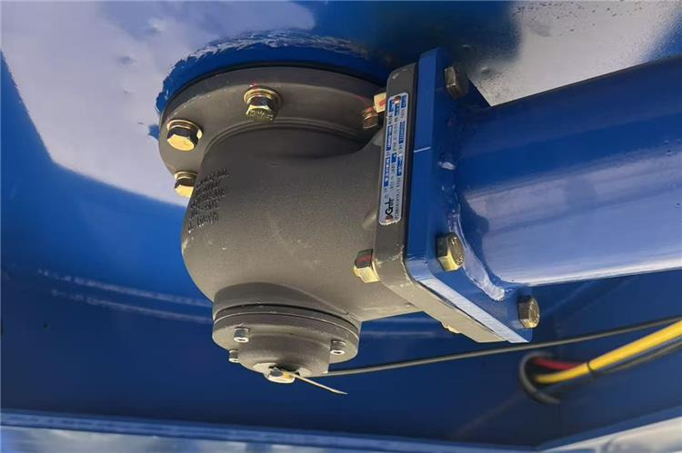 TITAN 45000 Liters Oil Tanker Trailer for Sale In Ghana - Tanker semi-trailer: picture 4 TITAN 45000 Liters Oil Tanker Trailer for Sale In Ghana - Tanker semi-trailer: picture 4